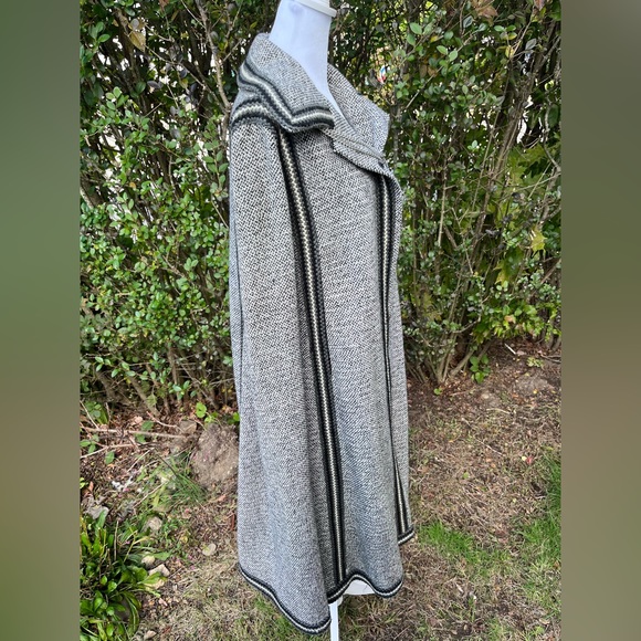 Vintage Bass New York Wool Cape - Picture 14 of 17